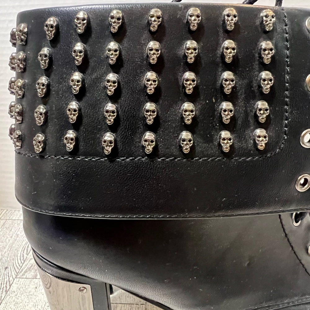 Hot topic Skull Studded Combat Boot Heels black and silver size W8 - Picture 3 of 10